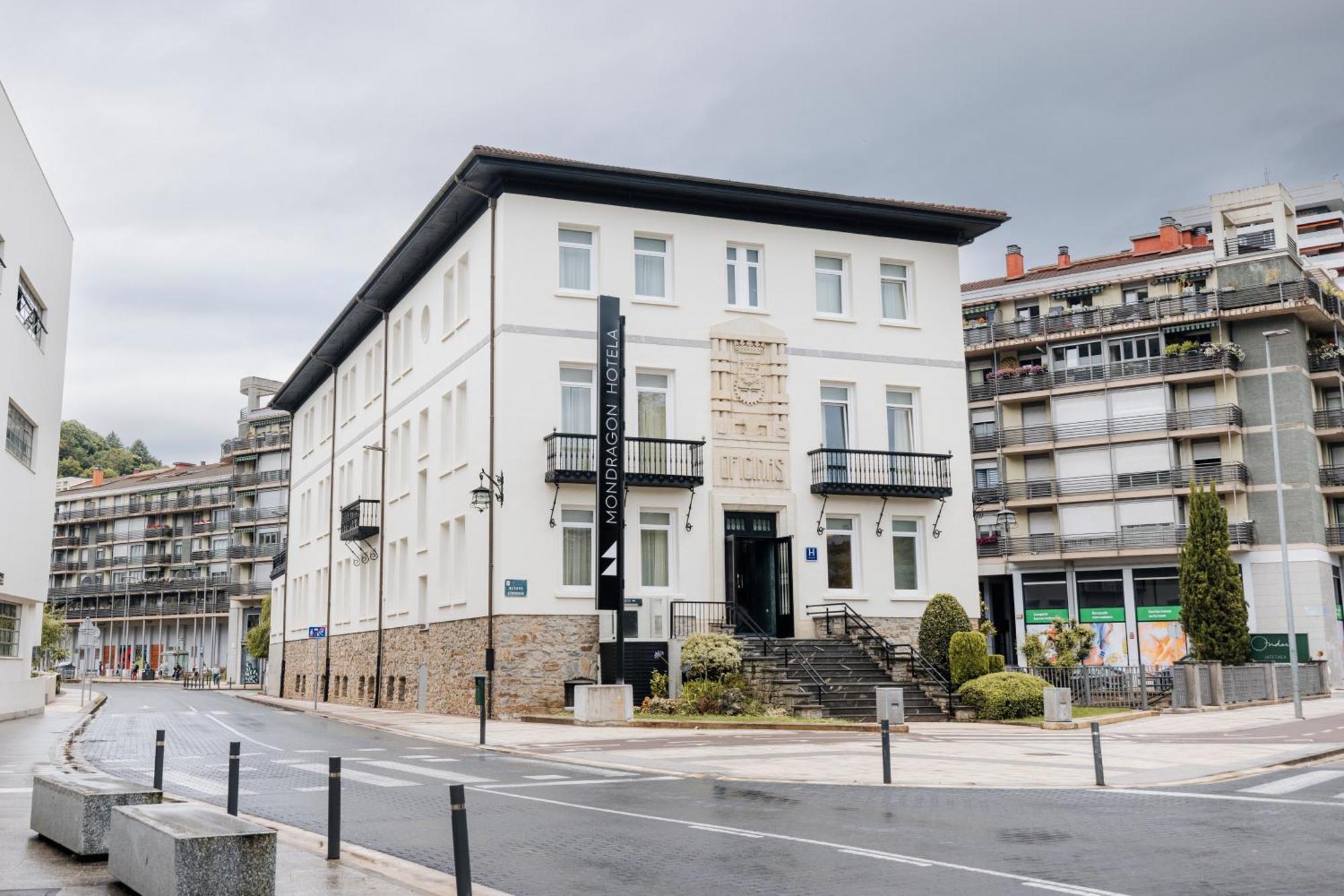 Mondragon Hotela Arrasate/Mondragon Exterior photo